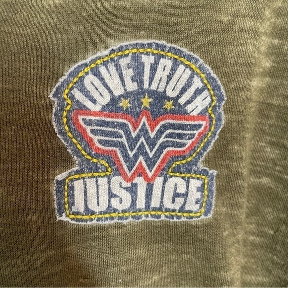 Wonder Woman Cotton/Poly Pajama Set Hoodie and Shorts Grey/Green Burnout Size L - Picture 6 of 16